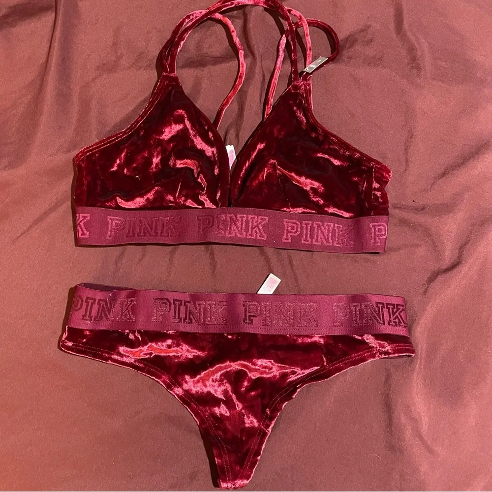 Velvet set - Picture 1 of 4